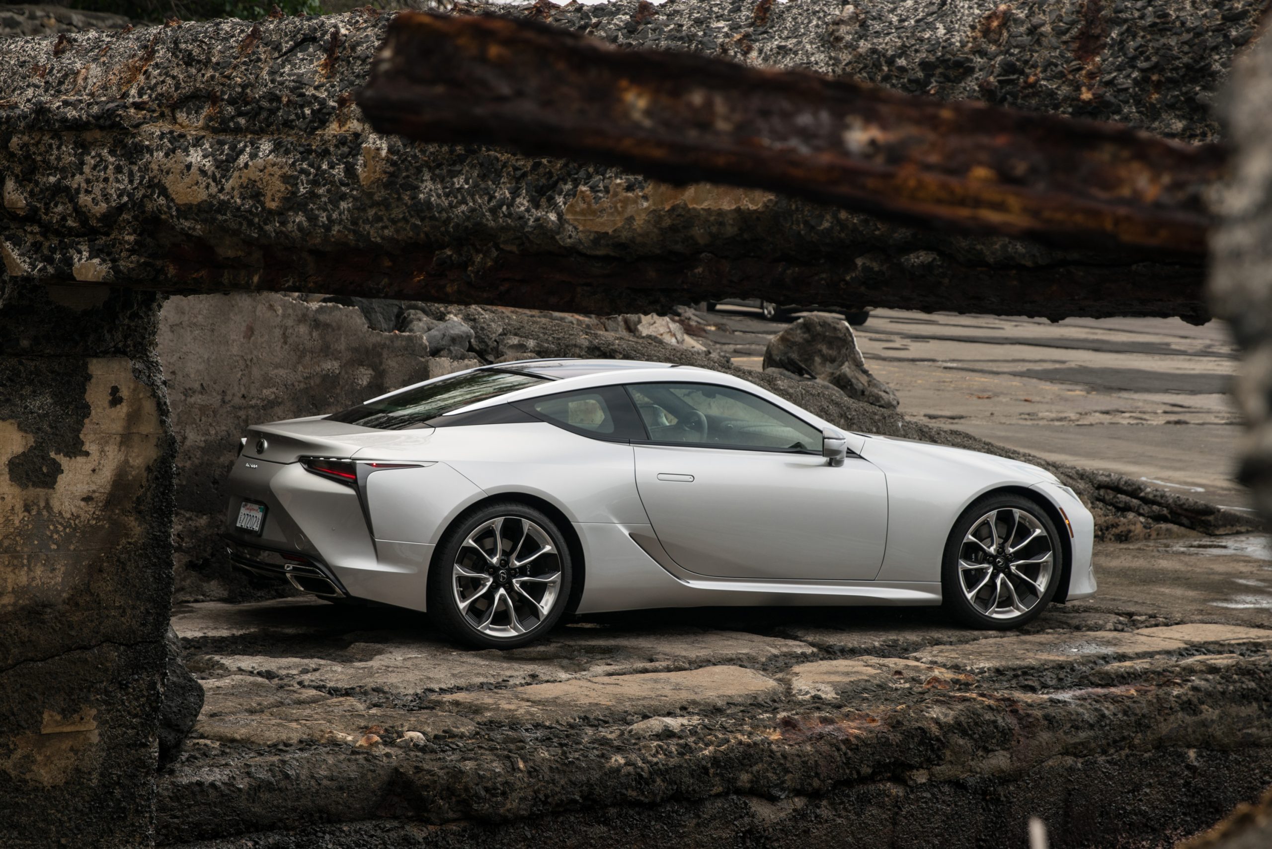 Lexus LC po facelifitngu. Co siÄ zmieniÅo w tym luksusowym coupe na 2021 rok?