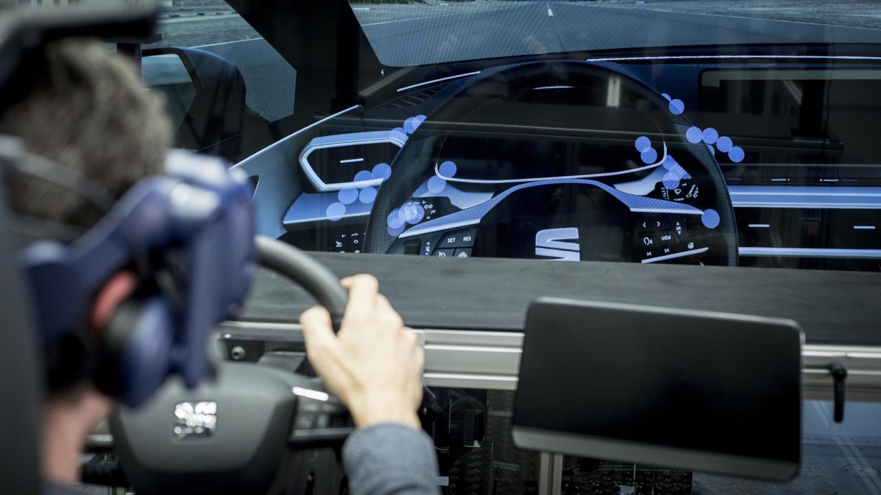 Seat zaprasza na wirtualnÄ przejaÅ¼dÅ¼kÄ nowym Leonem po Barcelonie. DziÄki technologii VR