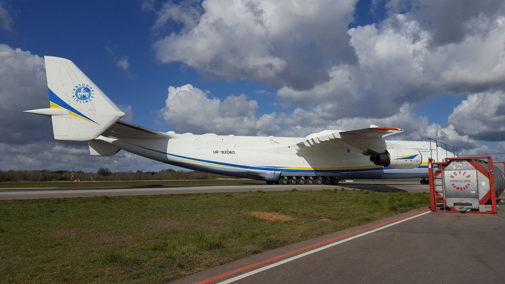 Antonow An-225 Mrija wylÄdowaÅ w Polsce. Transport z pomocÄ medycznÄ do walki z epidemiÄ COVID-19