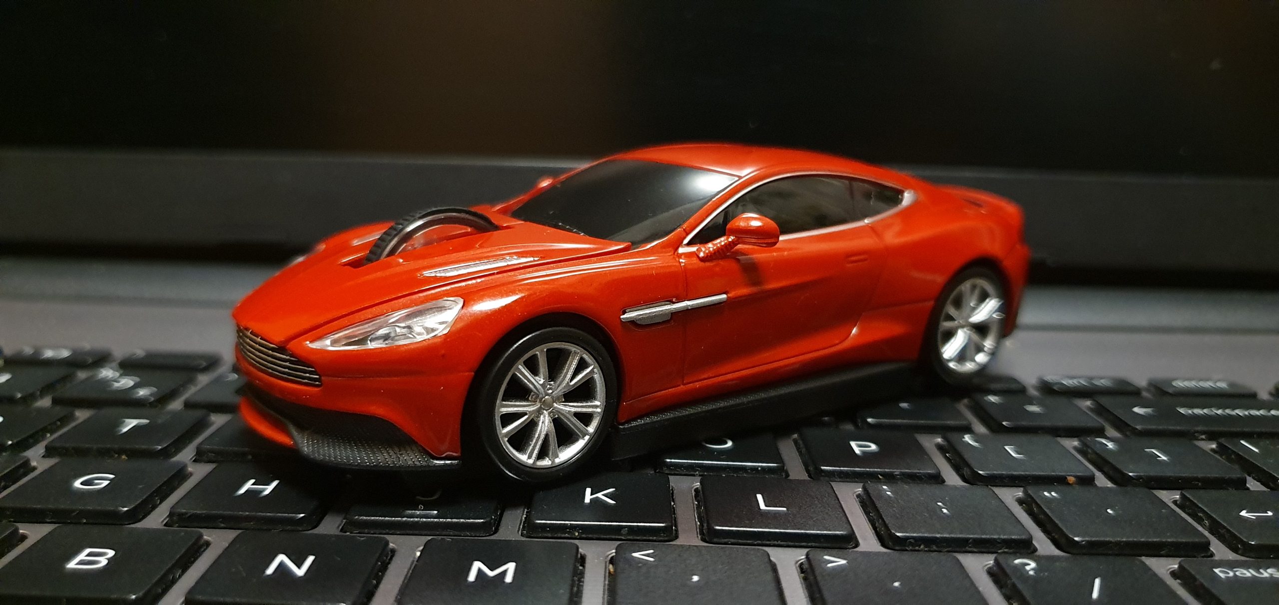 Test myszki bezprzewodowej komputerowej USB Aston Martin Vanquish - samochÃ³d Jamesa Bonda