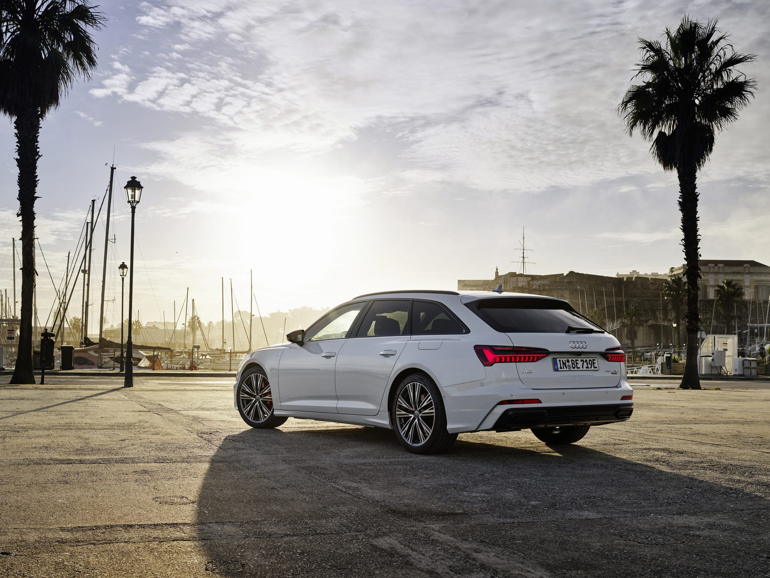 Audi A6 Avant TFSI e quattro debiutuje. DuÅ¼e kombi doczekaÅo siÄ hybrydy plug-in