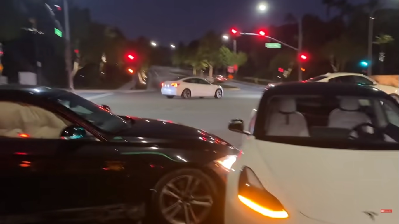 Kolizja Tesli z BMW. TeslaCam udowania, kto jest winny