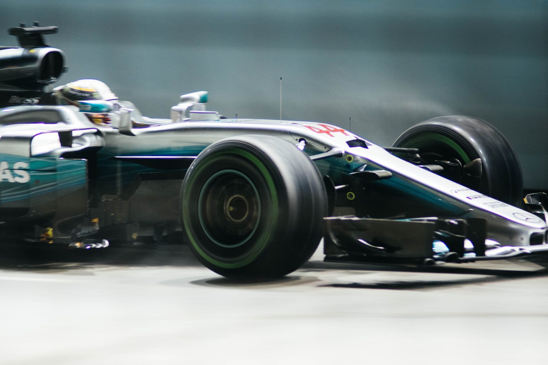 Pirelli zostaje w Formule 1 na kolejny rok
