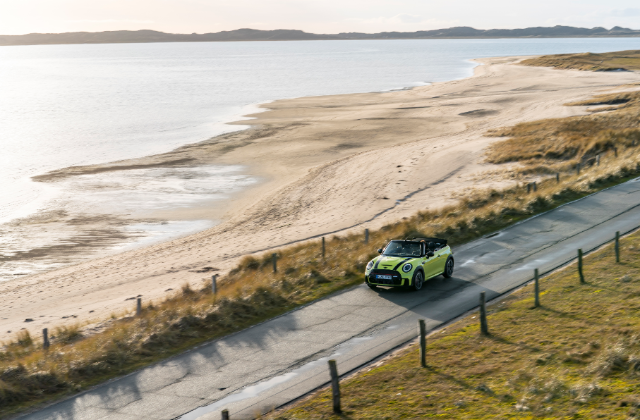 TÄsknota za morskÄ bryzÄ w Mini John Cooper Works Cabrio. 