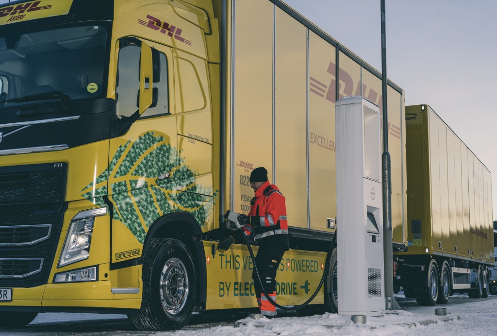 Volvo Trucks i DHL ÅÄczÄ siÅy. DziÄki nim na drogi wyjedzie wiÄcej elektrycznych samochodÃ³w ciÄÅ¼arowych