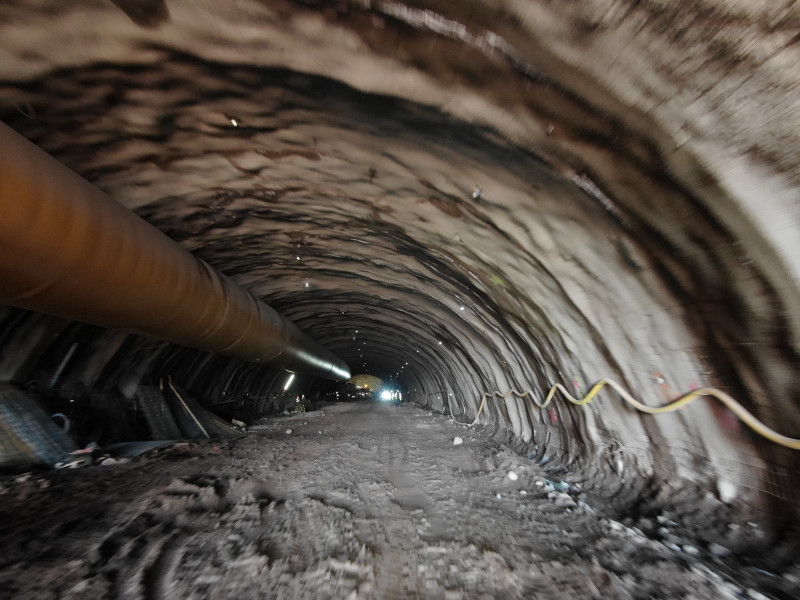 Sztolnia w drÄÅ¼onym tunelu w ciÄgu S3 na Dolnym ÅlÄsku