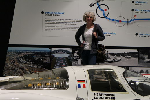 Odwiedź Muzeum Porsche w StuttgartZuffenhausen