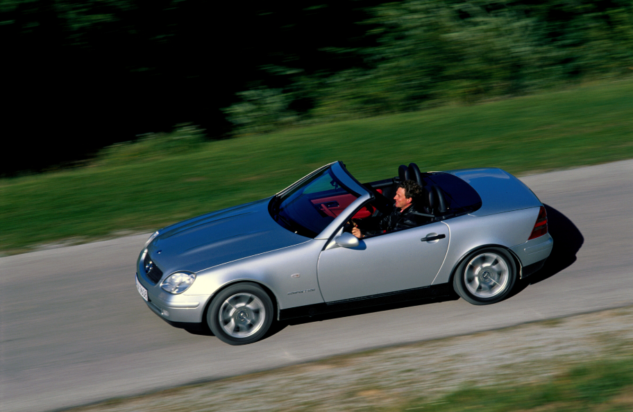 Mercedes-Benz SLK ma juÅ¼ 25 lat. Trendsetter ze skÅadanym dachem