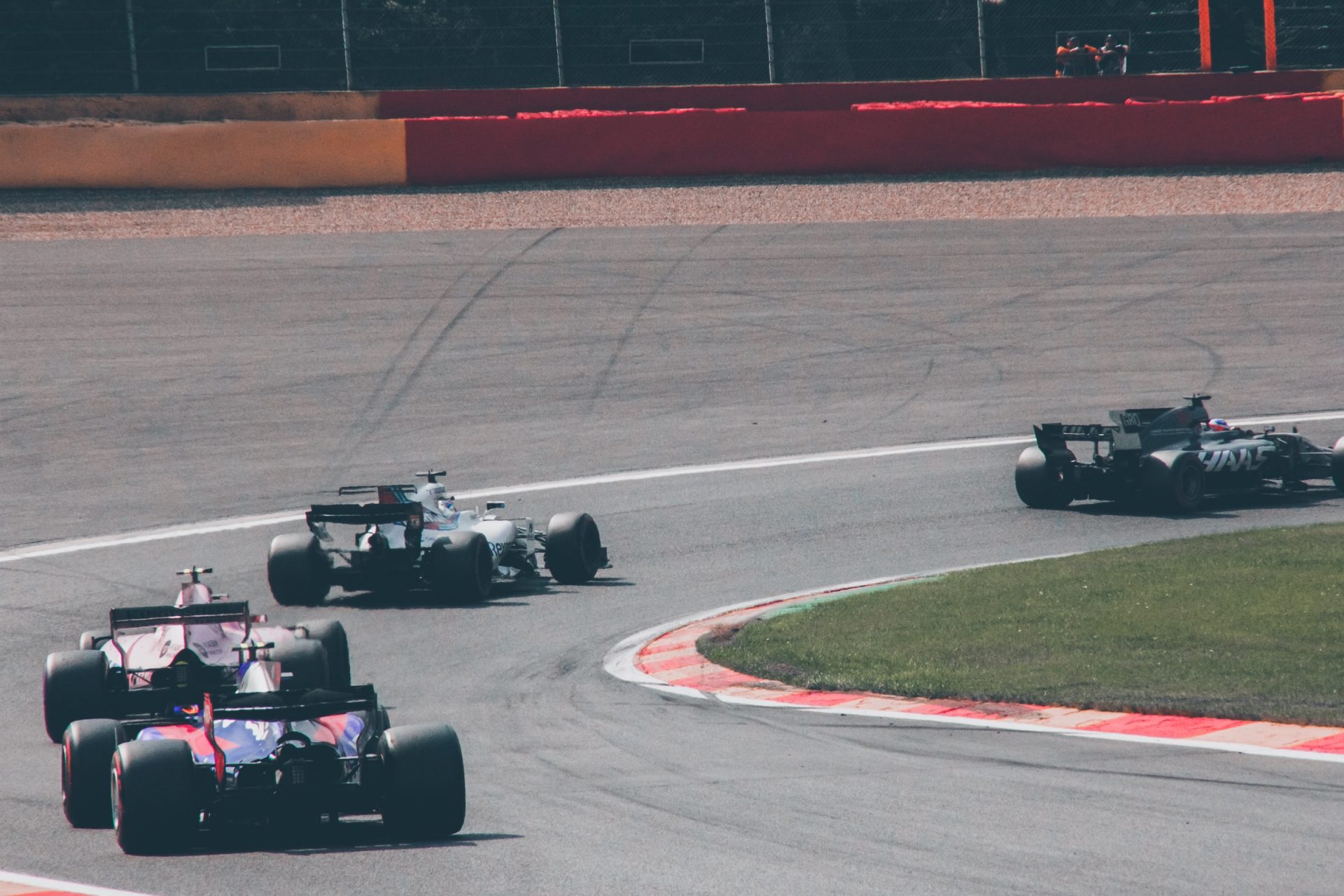 WÅadze Bahrajnu zaproponowaÅy szczepionki przeciw COVID-19 pracownikom F1