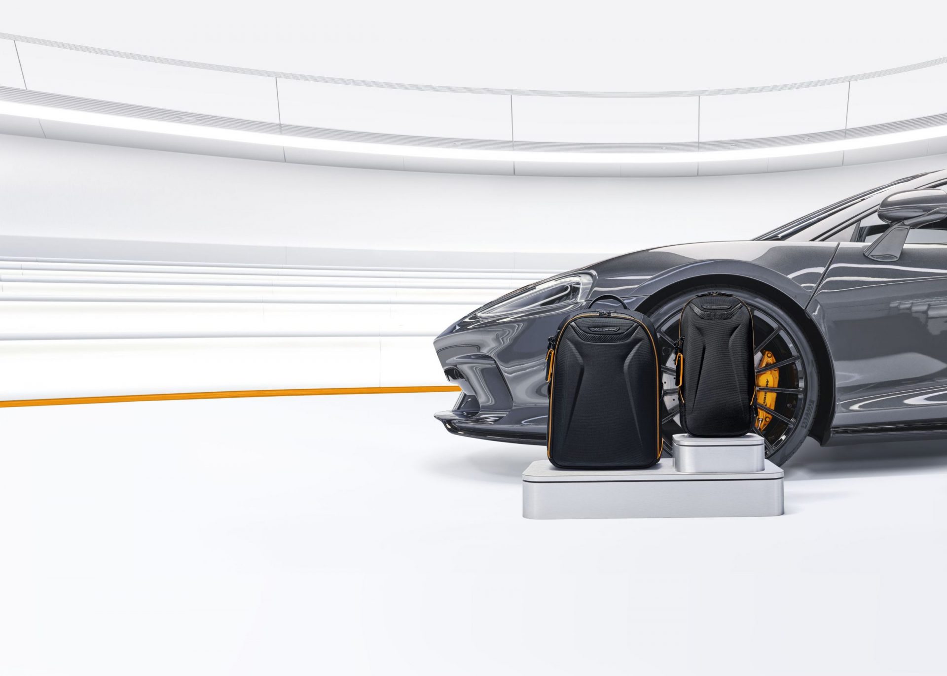 PodrÃ³Å¼uj w motoryzacyjnym stylu i spakuj siÄ w walizkÄ inspirowanÄ McLarenem Senna GTR