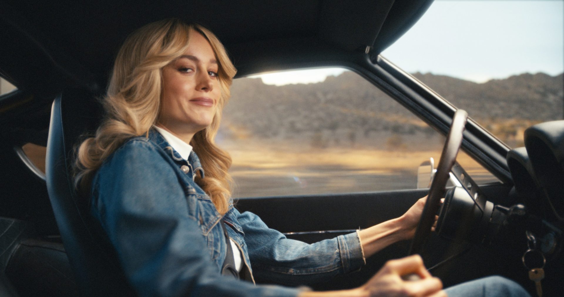 Brie Larson sprawdza, jakich emocji dostarcza Nissan podczas jazdy