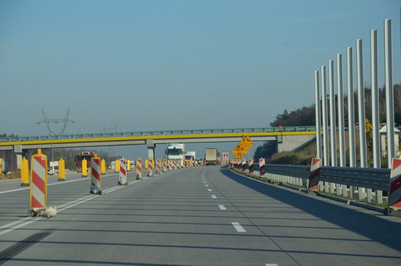 Betonowa jezdnia A1 coraz dÅuÅ¼sza