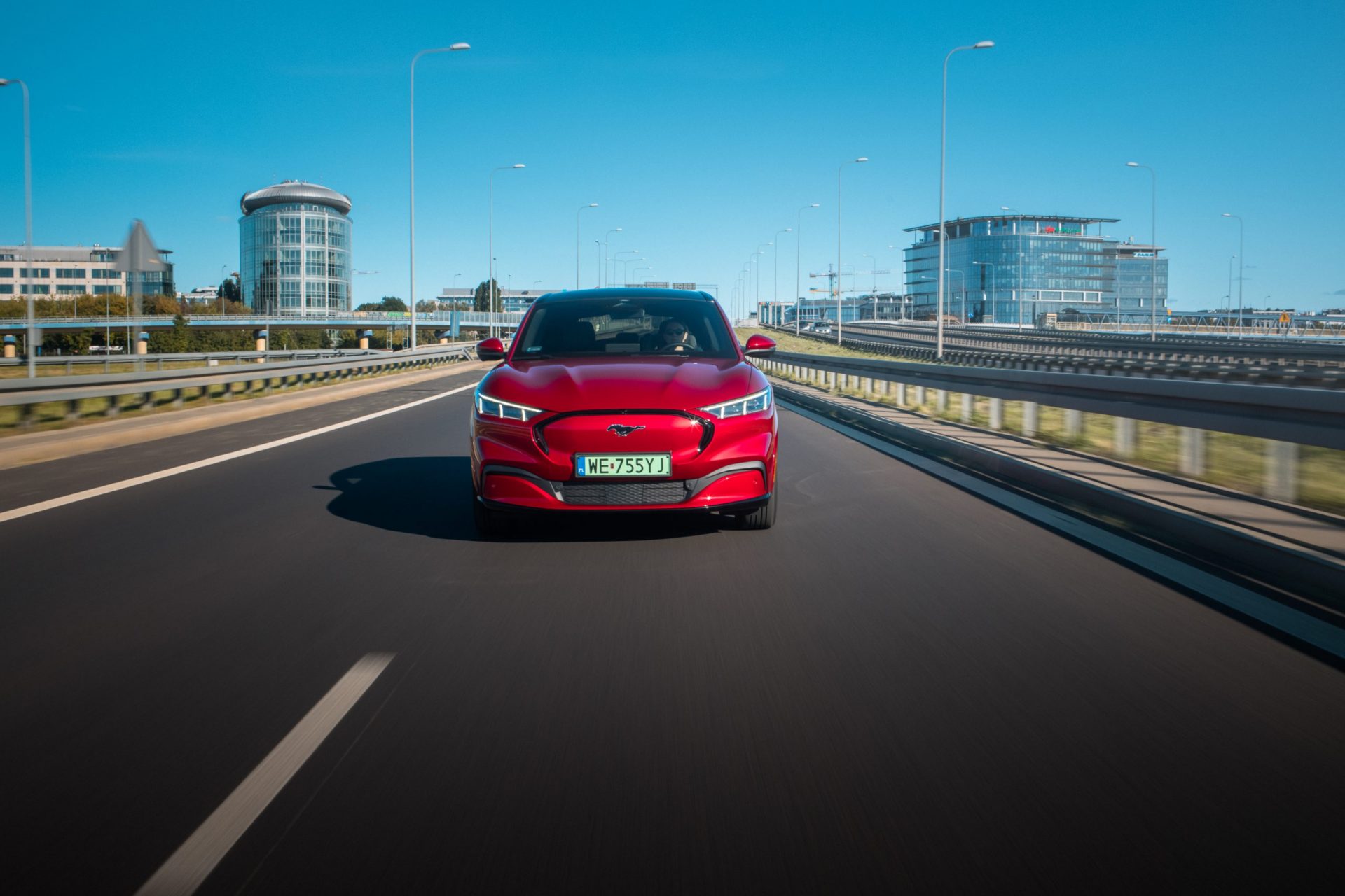 Zmiana pasa ruchu za naciśnięciem przełącznika? Ford testuje rewolucyjne rozwiązanie