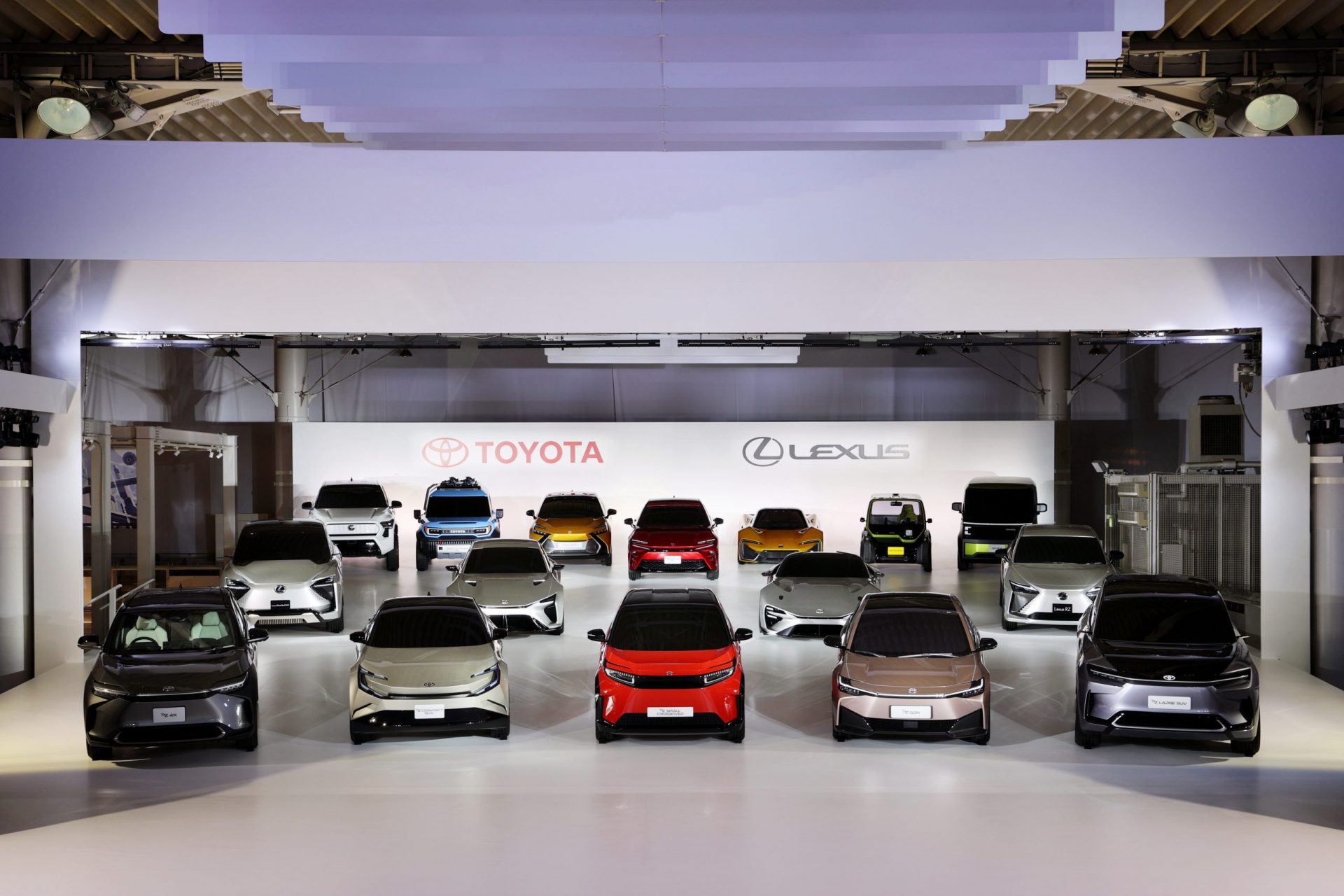 Toyota zaprezentuje 30 modeli na prąd, a Lexus będzie marką elektryczną