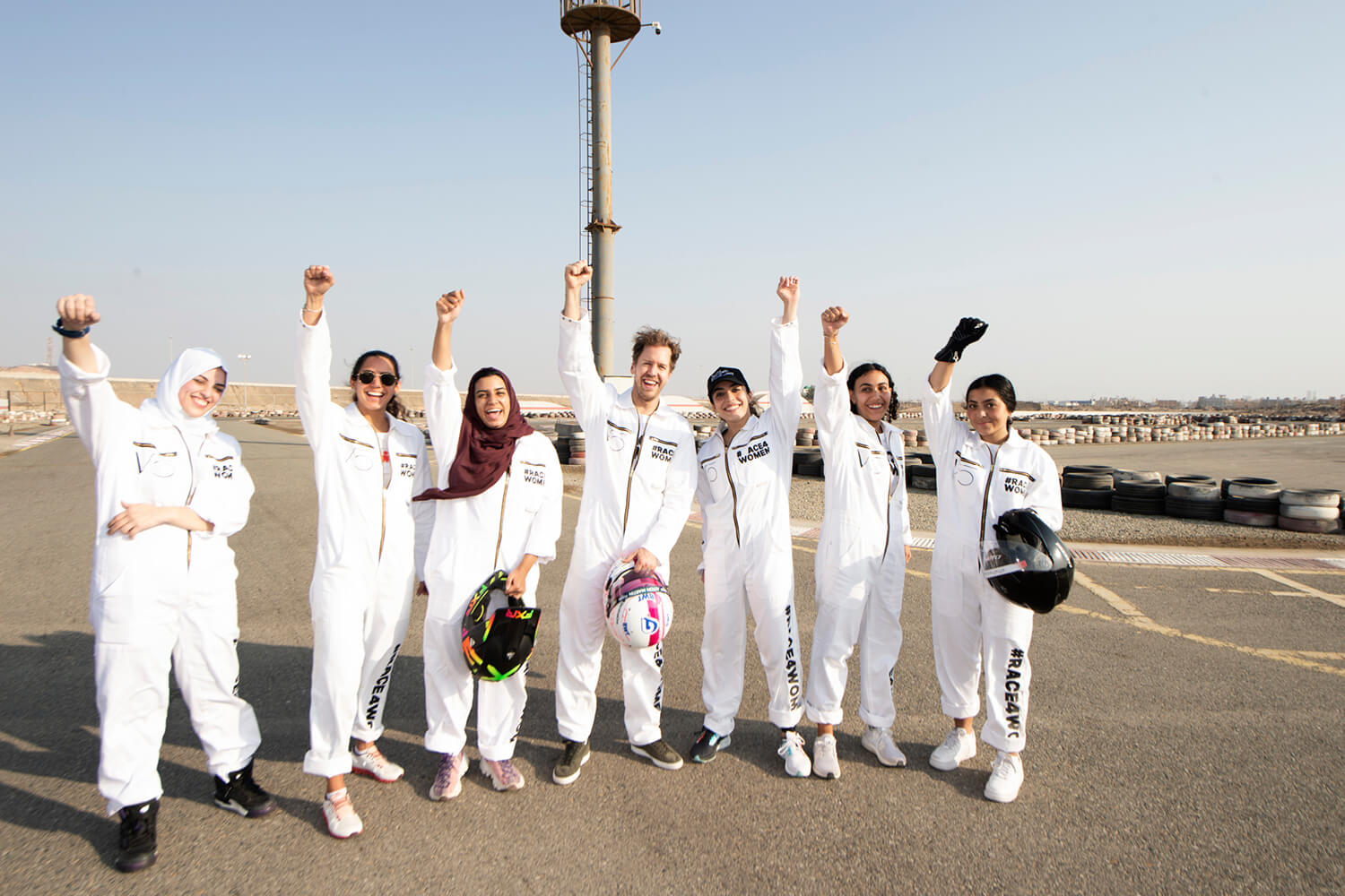 #Race4Women w Arabii Saudyjskiej. Mistrz Åwiata F1 wspiera Saudyjki