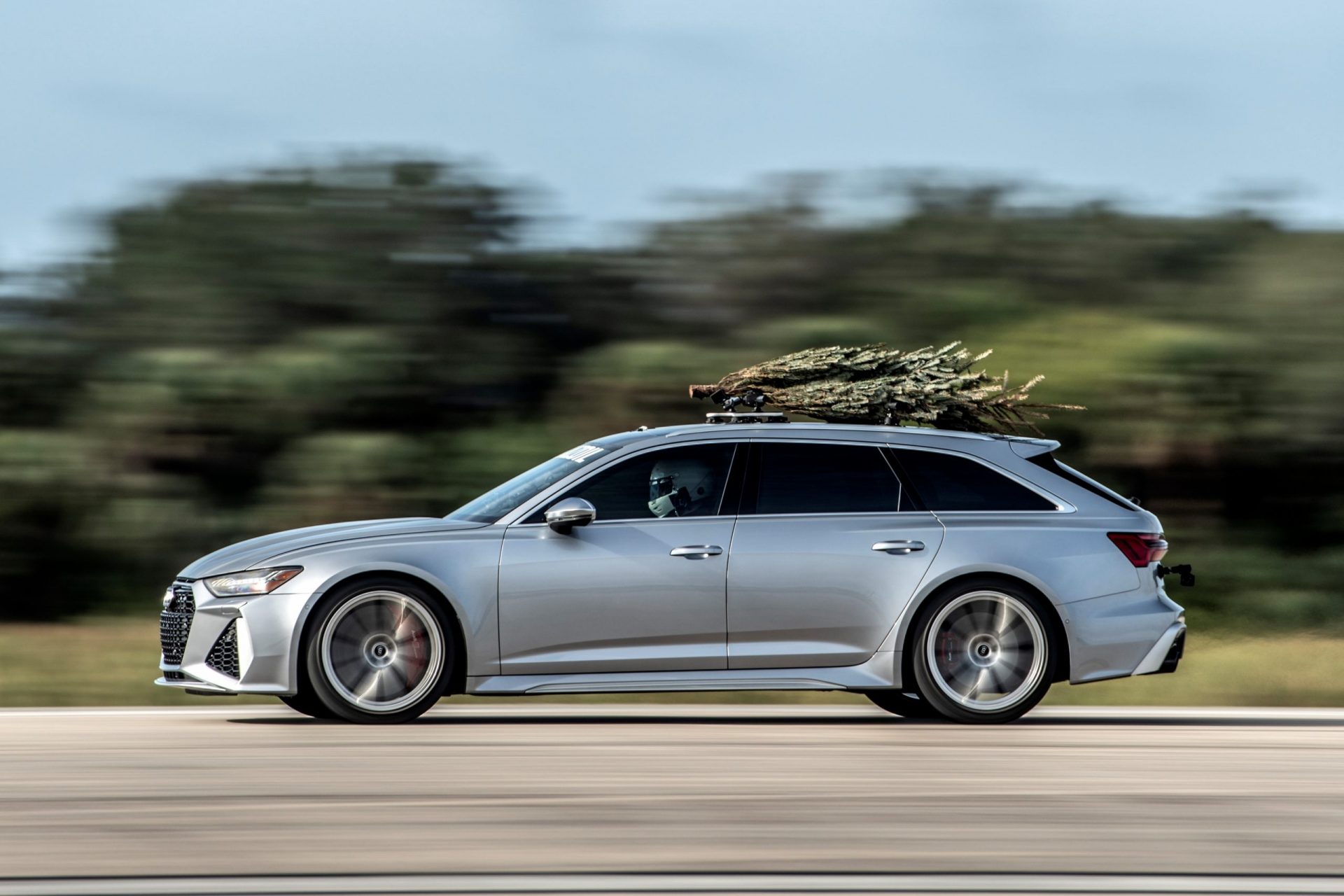 Hennessey-tuned Audi RS 6 Avant Christmas Tree Record