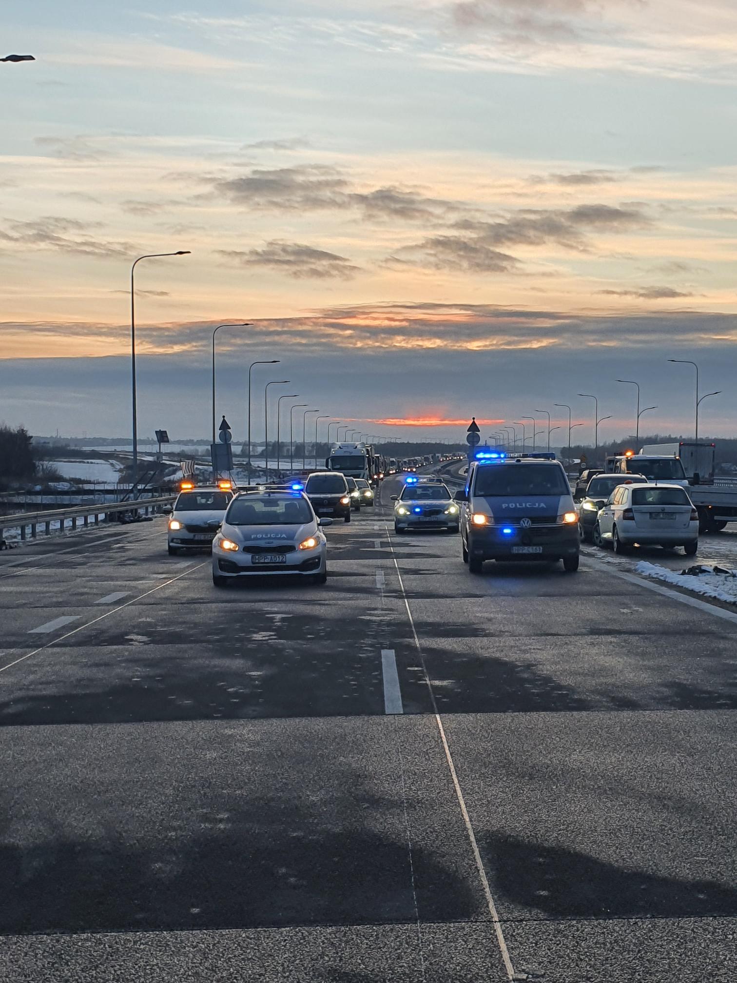 Pierwsze pojazdy na udostępnionym odcinku A1