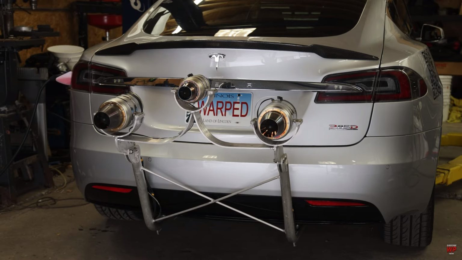 Tesla z silnikiem odrzutowym, screen z serwisu YouTUbe / Warped Perception
