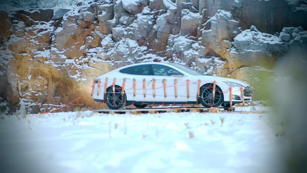 WybuchajÄca Tesla Model S, screen z serwisu YouTube / @PommijÃ¤tkÃ¤t