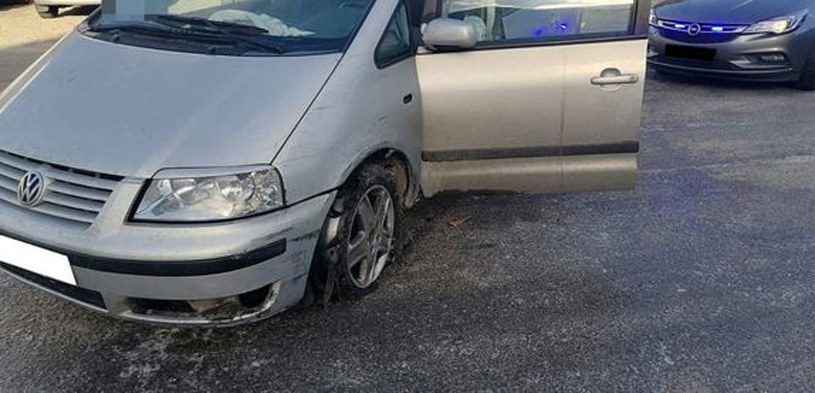 JechaÅ na samej feldze. Policja nie uwierzyÅa w jego tÅumaczenia