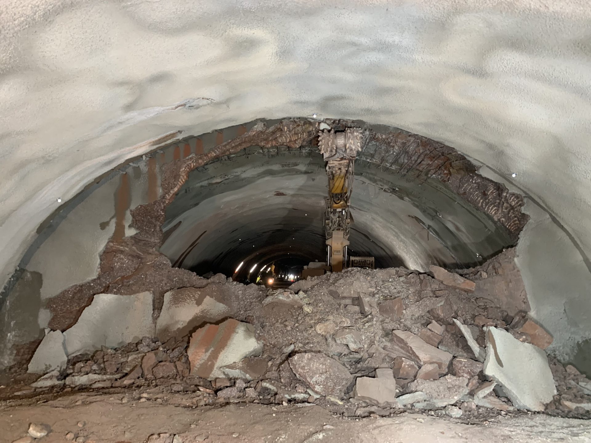 NajdÅuÅ¼szy tunel drogowy w Polsce przebity