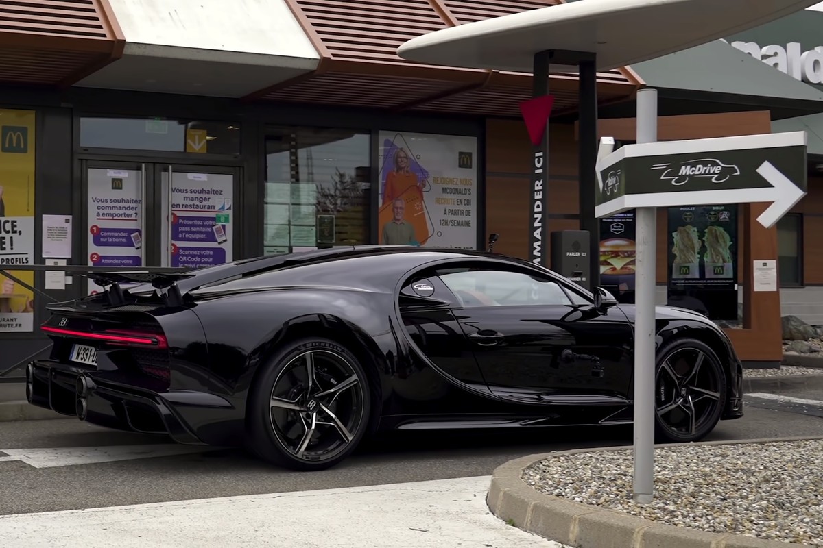 Bugatti Chiron w McDonalds