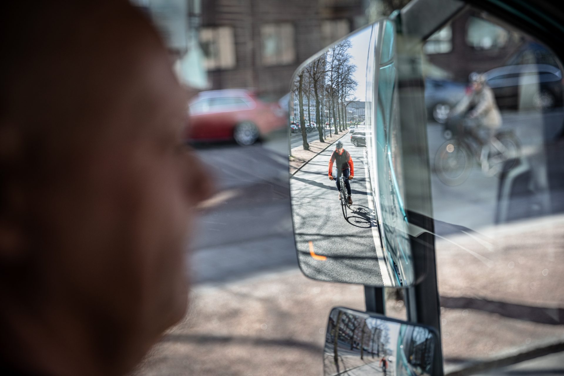 Side Collision Avoidance Support - system chroniący rowerzystów i pieszych