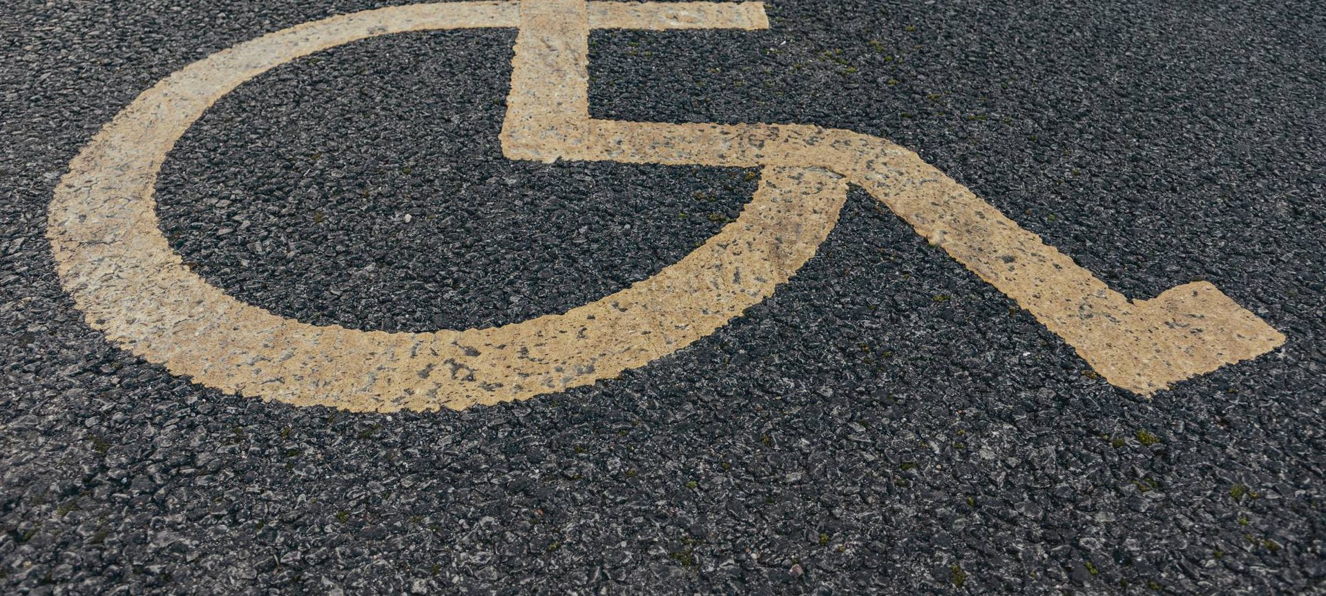 Parkowanie na miejscu dla niepeÅnosprawnych