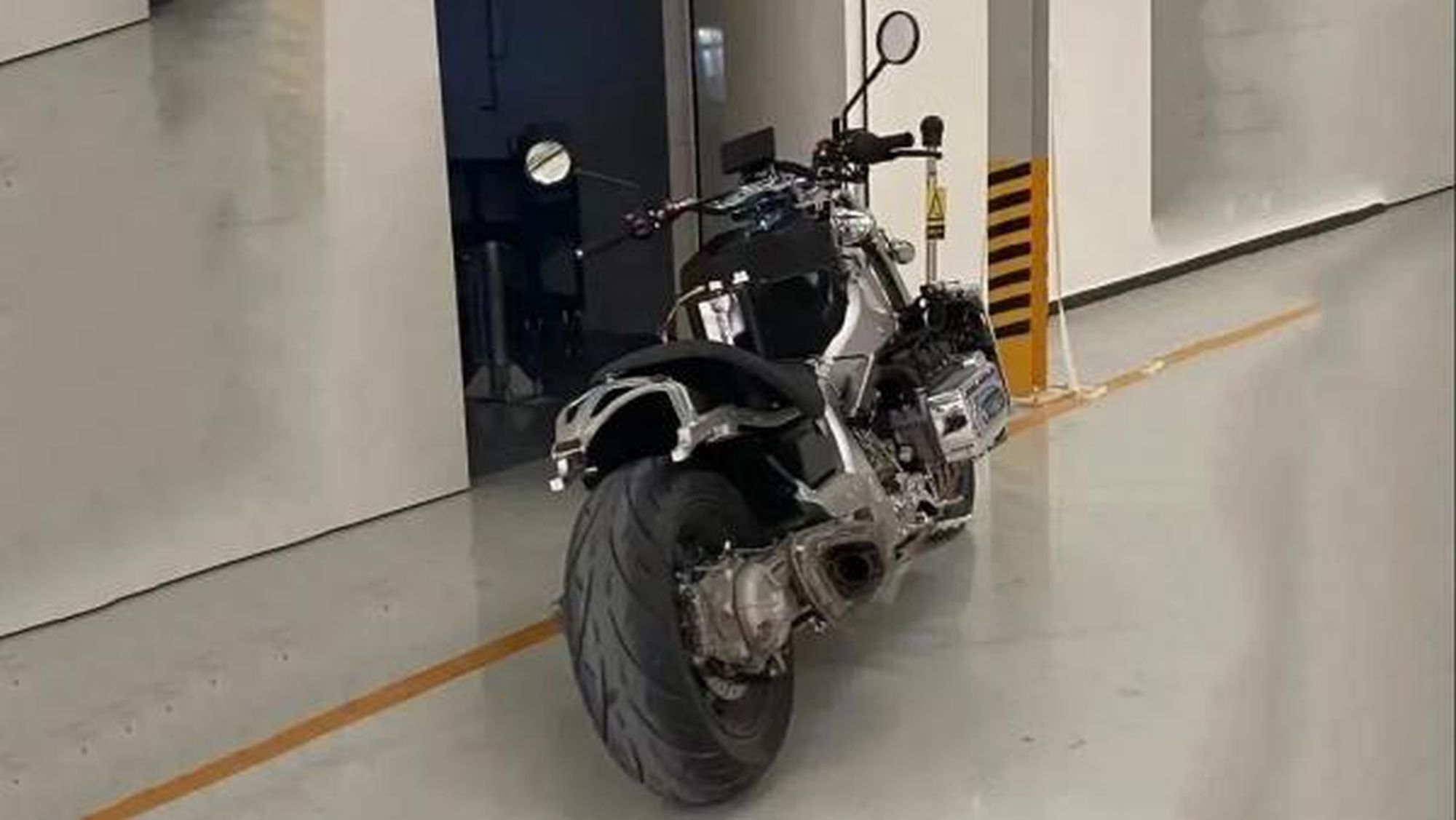 tajemniczy motocykl z Chin