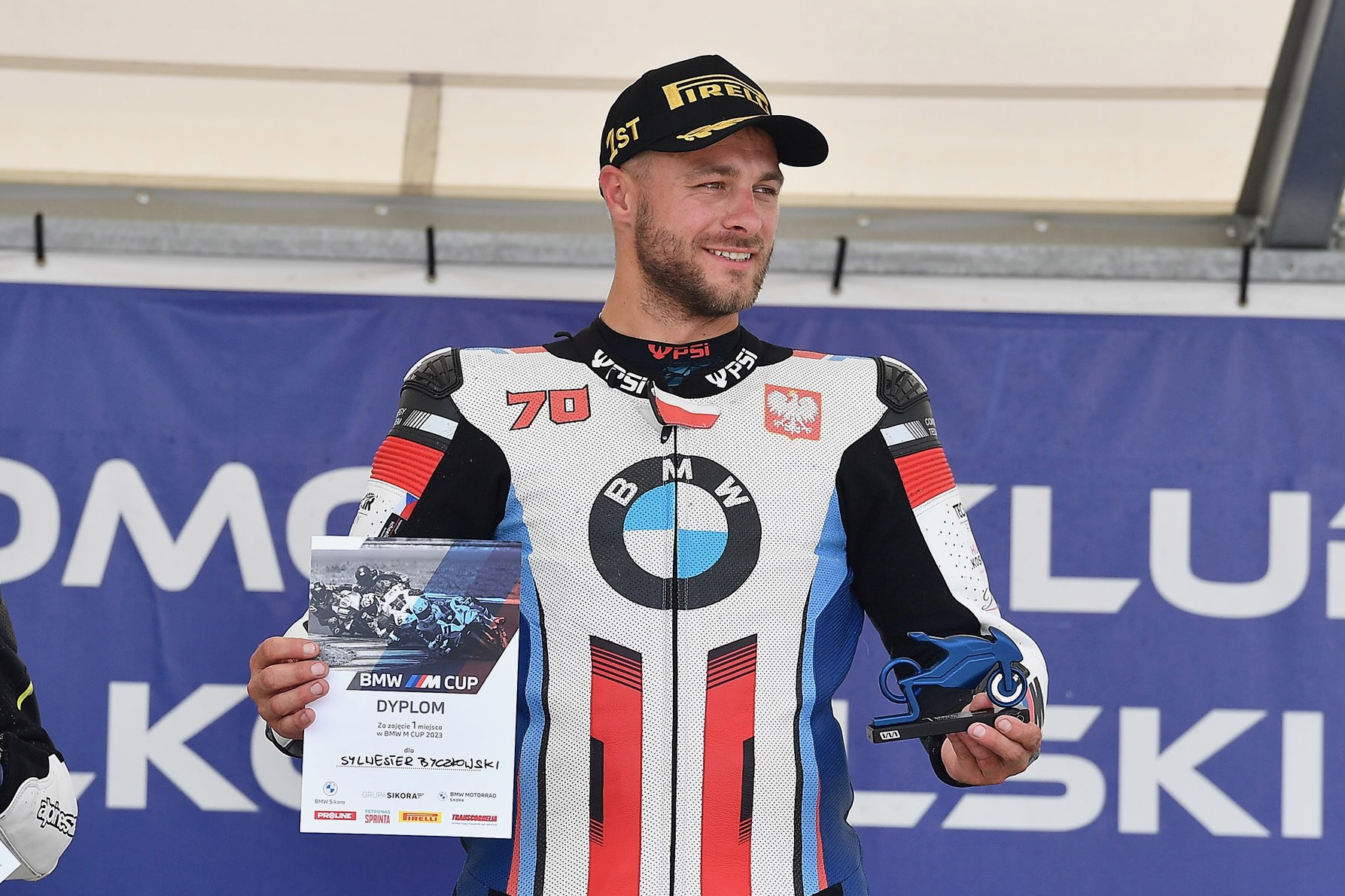 Wygrał wyścig BMW M Cup i oddał nagrodę. Wszystko w szczytnym celu