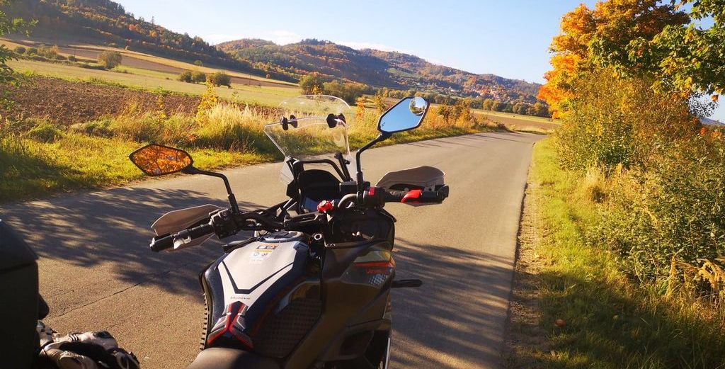 jesieÅ na motocyklu
