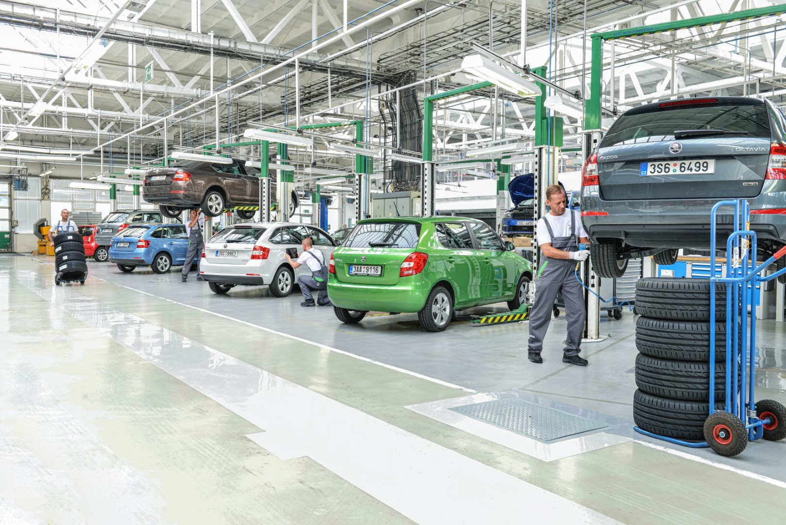 Dlaczego regularny serwis auta to podstawa bezpiecznej jazdy?